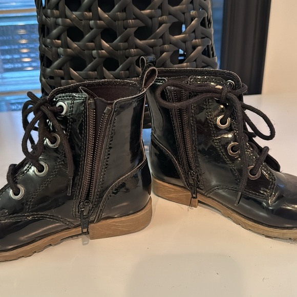 OLD NAVY Toddler Girl Black Patent zip up Boots - Picture 4 of 5